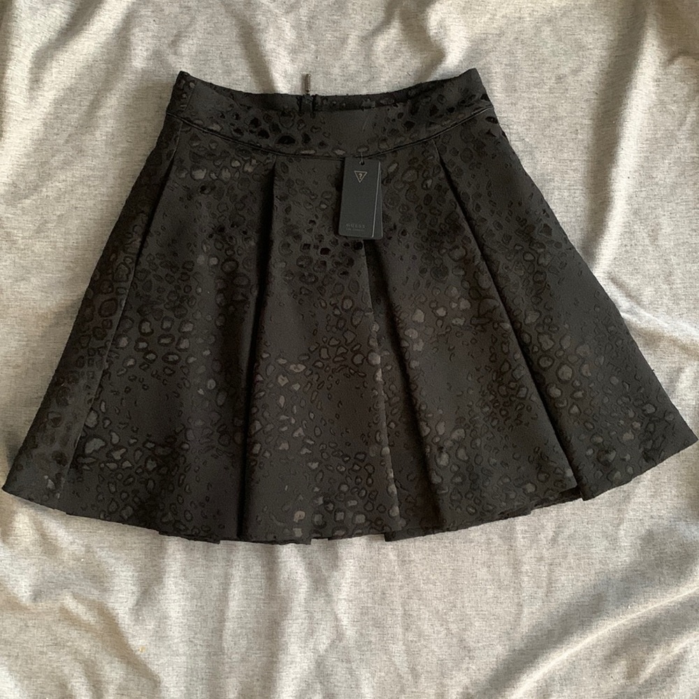 Guess Black Leopard Print Pleated Cocktail Skirt - 6 - Picture 1 of 4